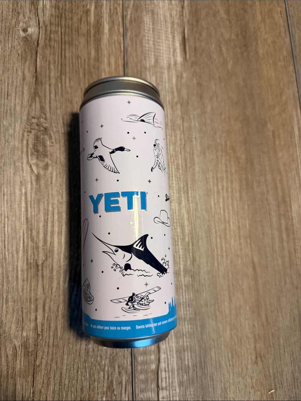 Yeti Slim Stash Can featuring a white outdoor adventure graphic